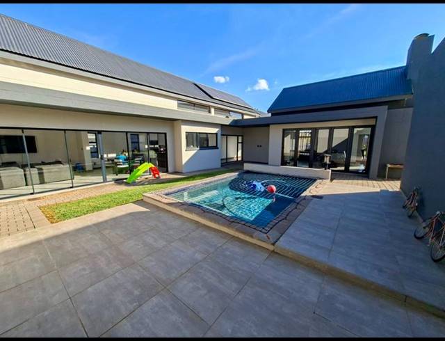 4 BEDROOM HOUSE FOR SALE IN MIDSTREAM ESTATE